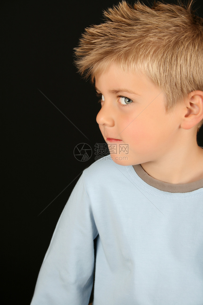 可爱的男孩男性衬衫童年蓝色发型金发白色青年小学生男生图片
