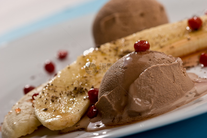 冰淇淋香蕉甜点坚果玻璃巧克力食物红色图片