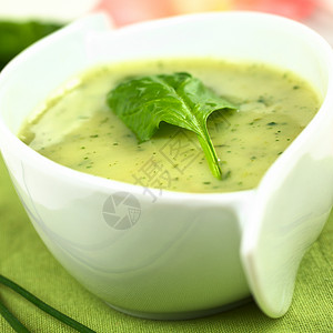 菠菜奶红汤绿色蔬菜叶子照片食物背景图片