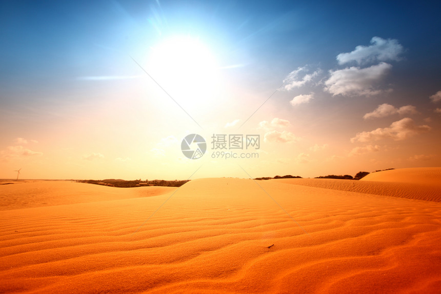 沙漠地区旅游沙丘口渴橙子孤独爬坡日落晴天勘探地形图片