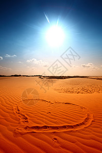 沙漠之心我爱沙漠爬坡旅行假期热带海浪橙子绘画海洋晴天沙丘背景