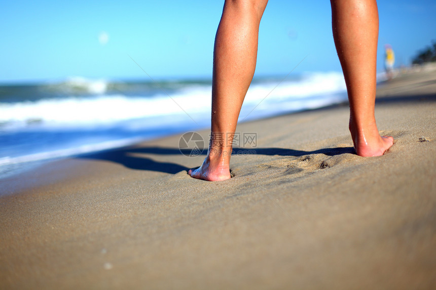 海洋上见女性修脚旅行娱乐治疗女士生活蓝色脚趾假期图片