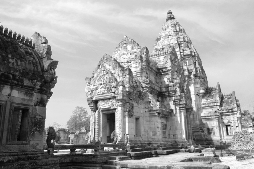 泰国古老的城堡入口寺庙文明宝塔考古学蓝色天空废墟历史性博物馆图片