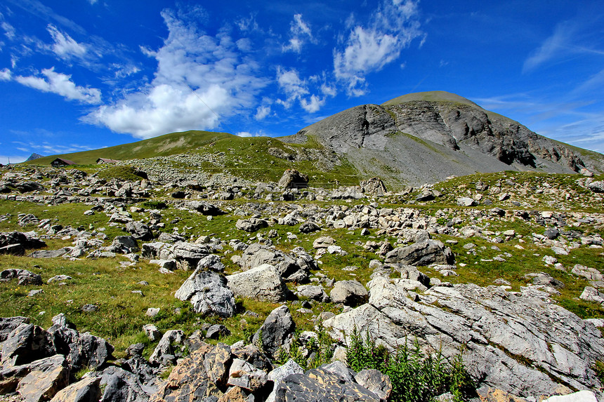 山山脉外表环境阳光草原全景山腰爬坡林地空地图片