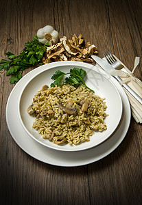 大米和蘑菇食物食谱午餐食材推介会美食香菜意大利人美味背景图片