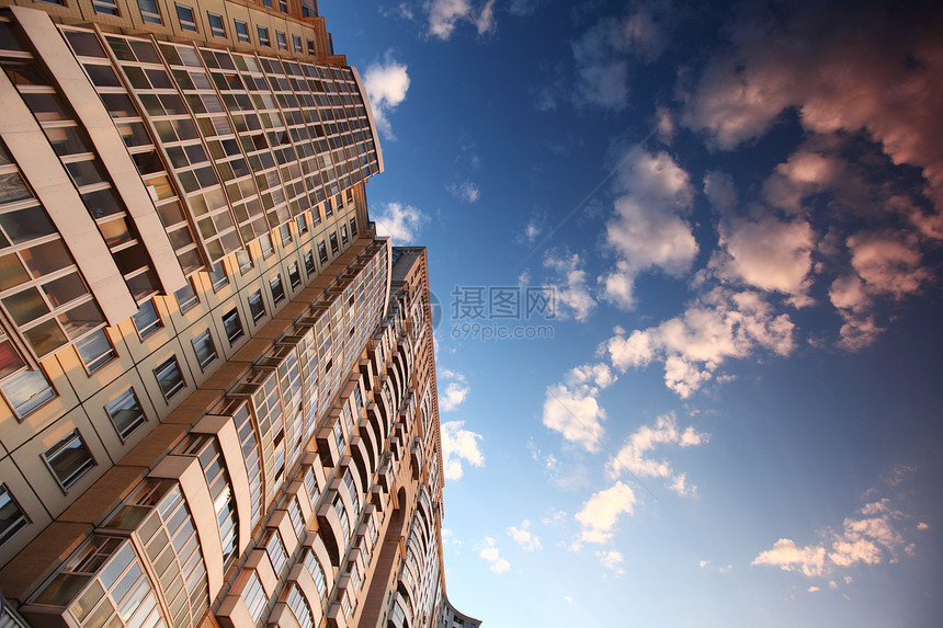 呼吸器镜子场景玻璃蓝色城市建筑物天空反射财富办公室图片
