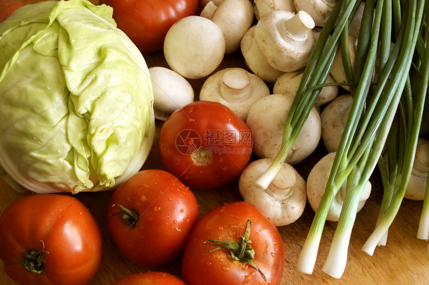 新鲜蔬菜沙拉食物厨房红色锅碗瓢盆图片