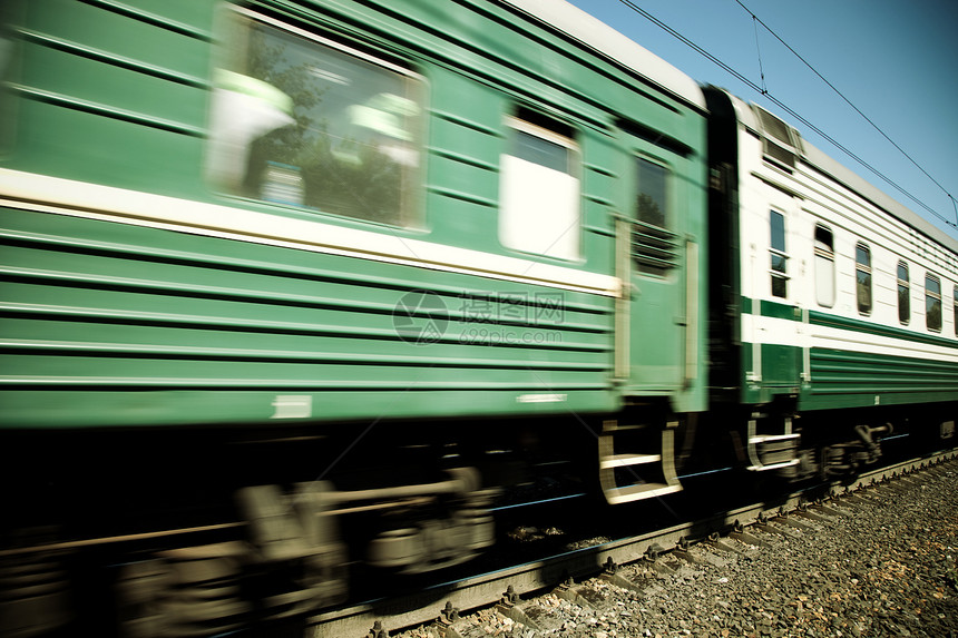 载客列车交通绿色白色铁路金属速度服务运输窗户乘客图片
