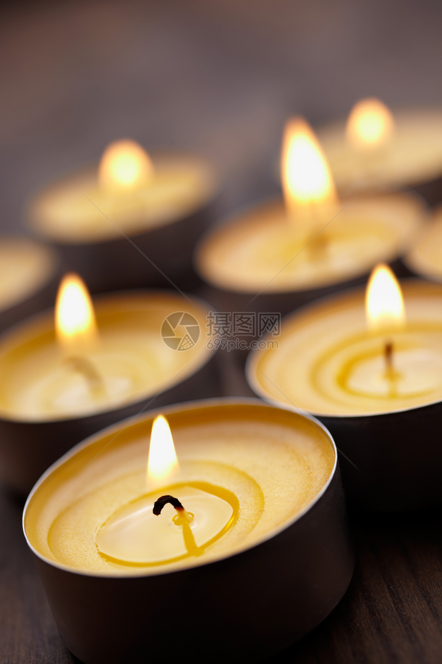 蜡烛茶色房子辉光温泉点燃照明火焰烧伤黄色图片