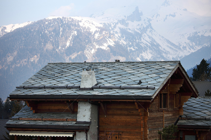 山中的白房子空气远足日落小屋旅行太阳高山风景天空图片