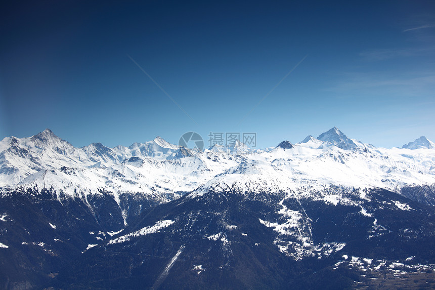 山上有高山顶峰天空旅行运动冰川冻结小路风景太阳松树图片