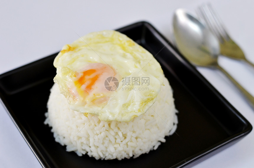 大米和炒蛋食物胡椒勺子生活午餐油炸美食文化盘子餐厅图片