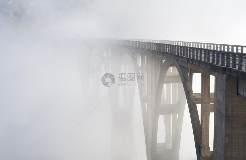 桥风景阳光车道蹦极旅行山脉观光运输峡谷国家图片