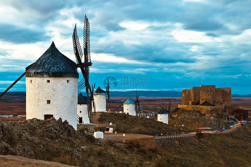 风风车纪念碑建筑历史性旋转白色蓝色旅行旅游路线乡村图片