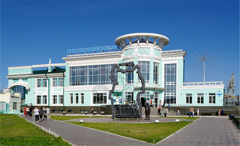 郊区火车站 奥姆斯克 俄罗斯大堂工人网络方案地区房子车站总站建筑雕塑背景图片
