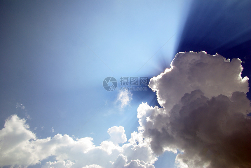 天空自由场景阳光天气天际白色臭氧云景气象气候图片