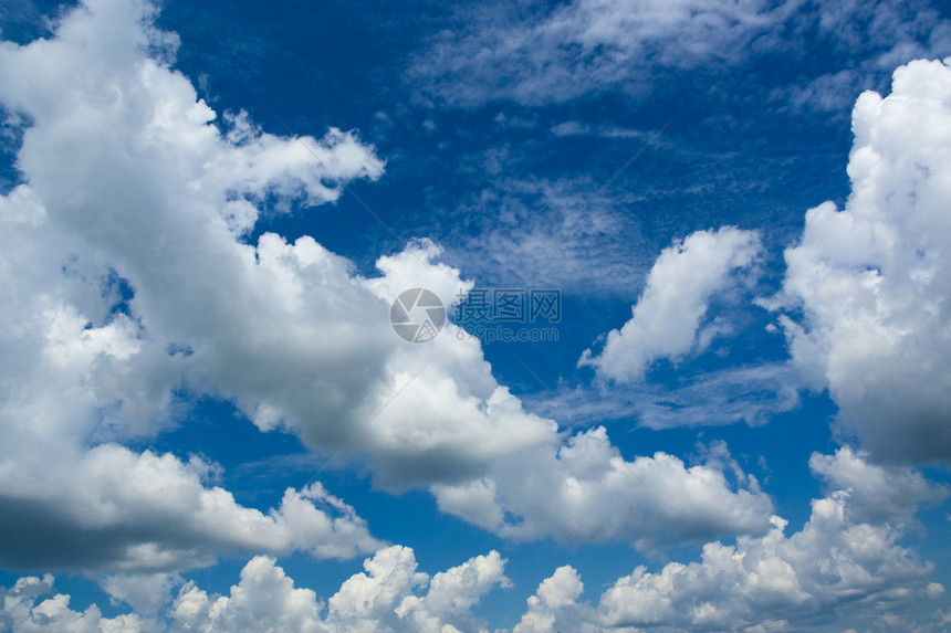 蓝蓝天空正方形灰色阳光活力天气风景蓝色自由空气场景图片