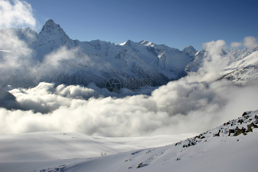 高加索山区山地滑雪度假胜地享受高山闲暇假期石头高地全景旅行季节冰川图片