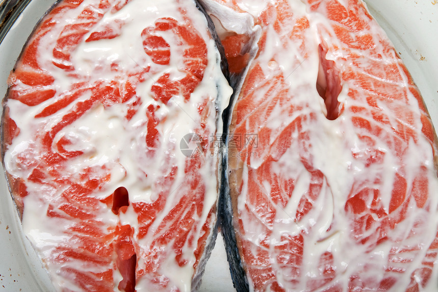 鲑鱼盘子鳟鱼美食食物吃饭餐厅午餐盐水炙烤鱼片图片
