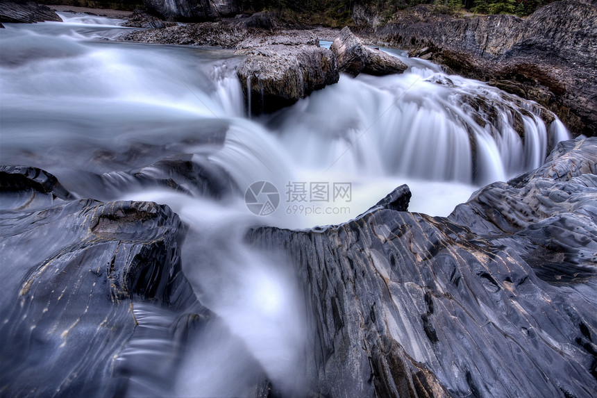 Yoho国家公园 果树桥国家旅游森林旅行溪流假期岩石风景反射山脉图片