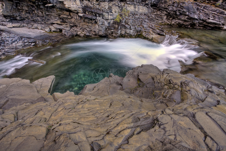 Yoho国家公园 果树桥绿色溪流旅游旅行假期风景森林反射国家岩石图片