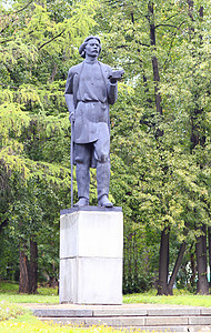 苏联作家马克西姆高基纪念碑高清图片
