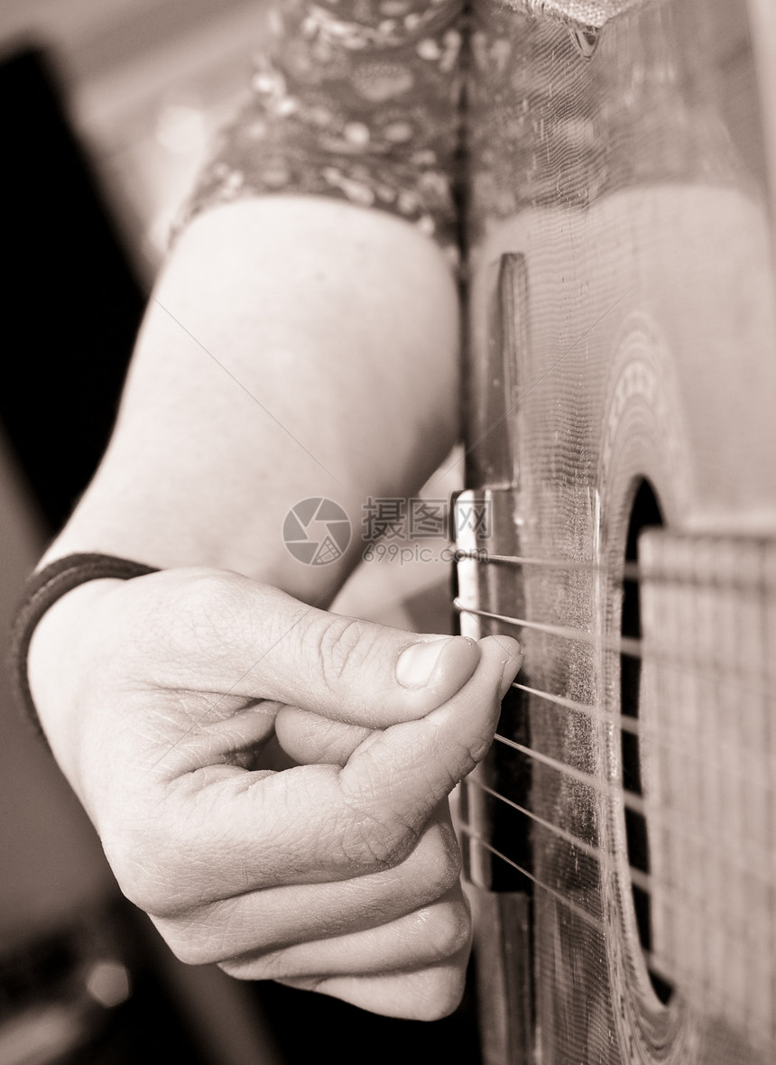 弹吉他驾驶指板金属音乐会歌手力量手指乐器生活棕褐色图片