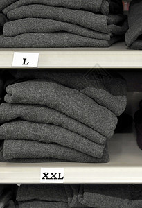 商店的布衣夹克部门店铺尺寸服装收藏套衫灰色羊毛架子背景图片