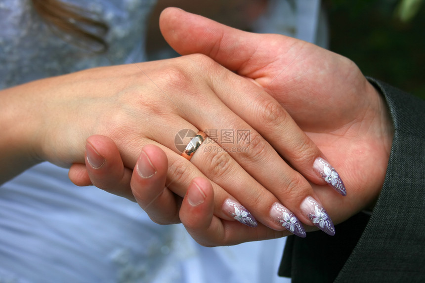 爱婚姻庆典手指仪式夫妻丈夫戒指花朵男性订婚图片