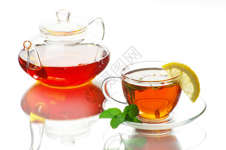 茶绿色叶子杯子玻璃棕色茶壶一杯茶概念液体水平背景图片