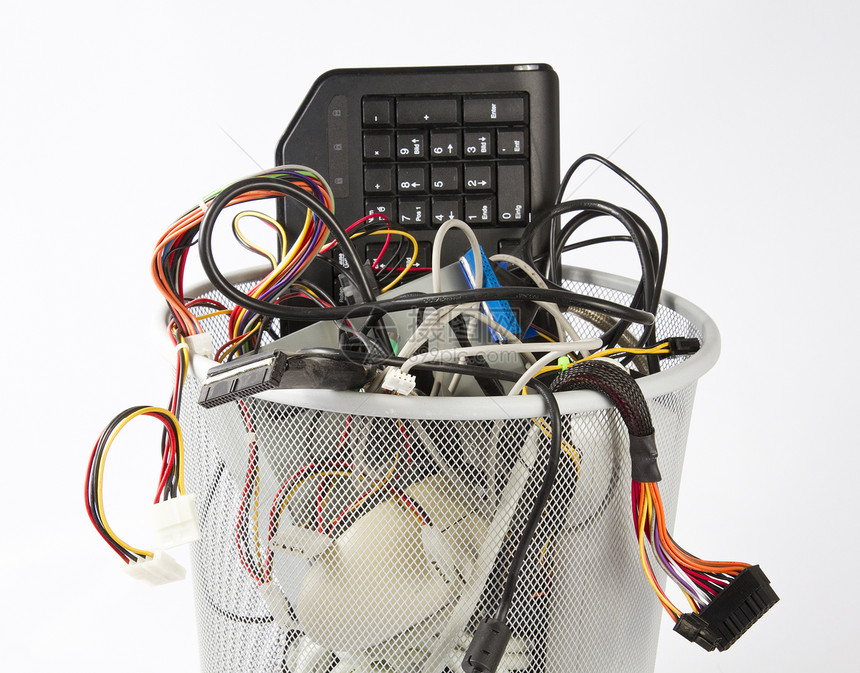 垃圾桶中电子废料部分电脑鼠标硬盘垃圾磁盘技术绳索老鼠键盘图片