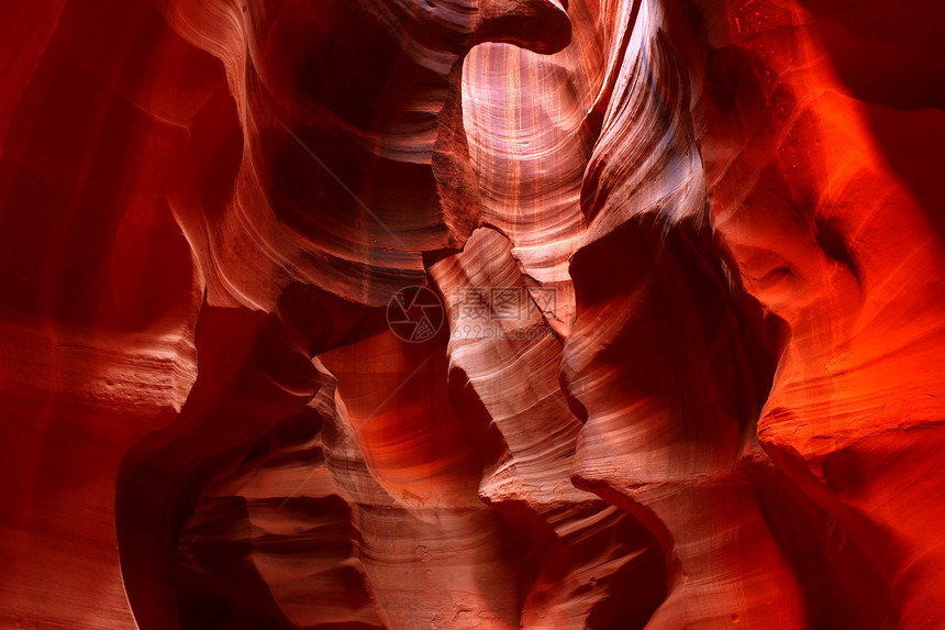 Antellope峡谷的岩石构造图片