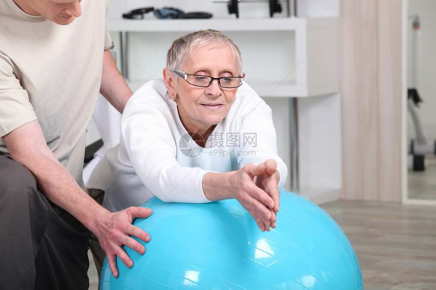 物理治疗身体蓝色健身房教练病人俱乐部家庭教练按摩师火车脊柱图片