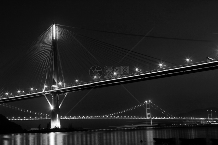 晚上在香港的廷九桥公司连接器天空地标电缆黑色海岸运输游客金属图片