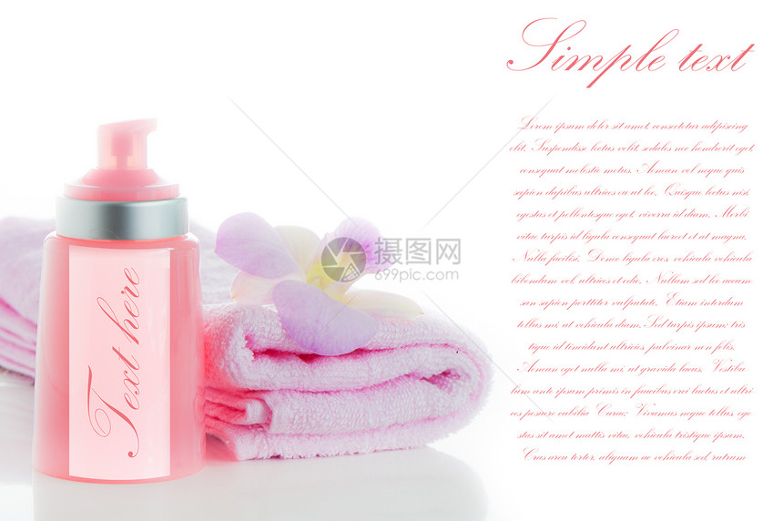 粉红毛巾 有兰花花和一瓶化妆品图片