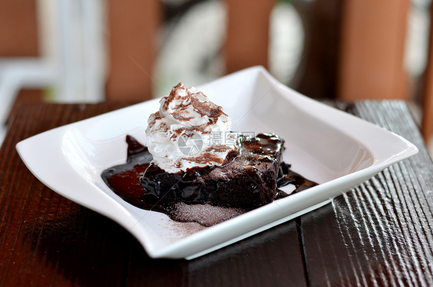 巧克力蛋糕棕色馅饼蛋糕食物盘子咖啡店甜点派对餐厅小吃图片