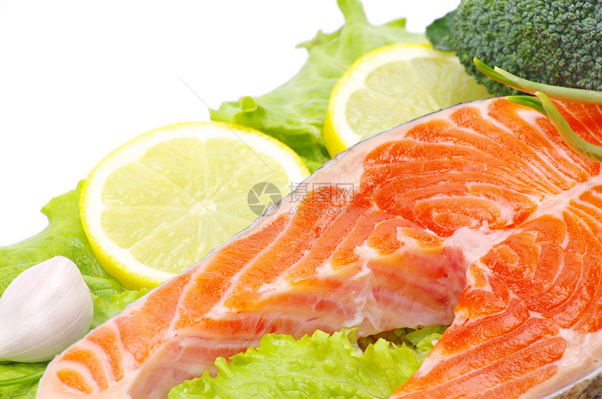 鲑鱼红色白色美食宏观牛扒香料柠檬橙子鳟鱼草本植物图片