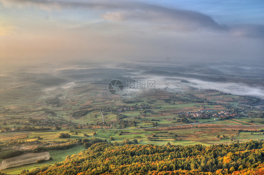 上午风景 - 山谷雾图片