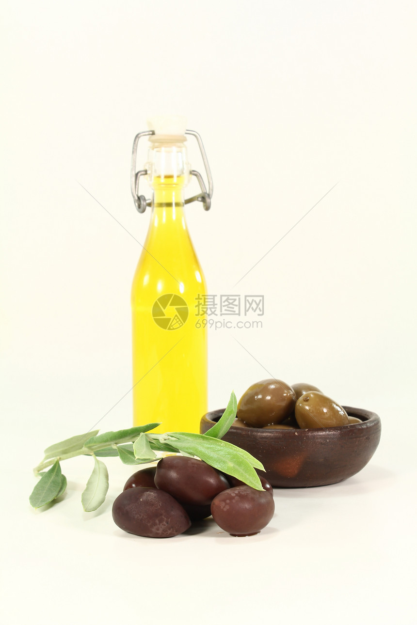 新鲜橄榄油冷压食物绿色油瓶金黄色橄榄枝美食家产物图片