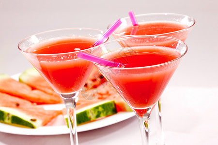以西瓜为单位高脚杯玻璃甜点水果食物红色玻璃状背景图片