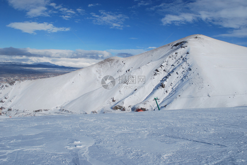 土耳其的雪山休息白色天空全景天堂蓝色火鸡娱乐滑雪图片