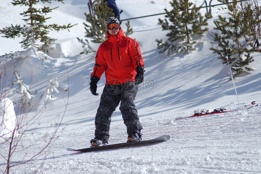 雪板机白色滑雪者滑雪板男人单板红色运动滑雪图片