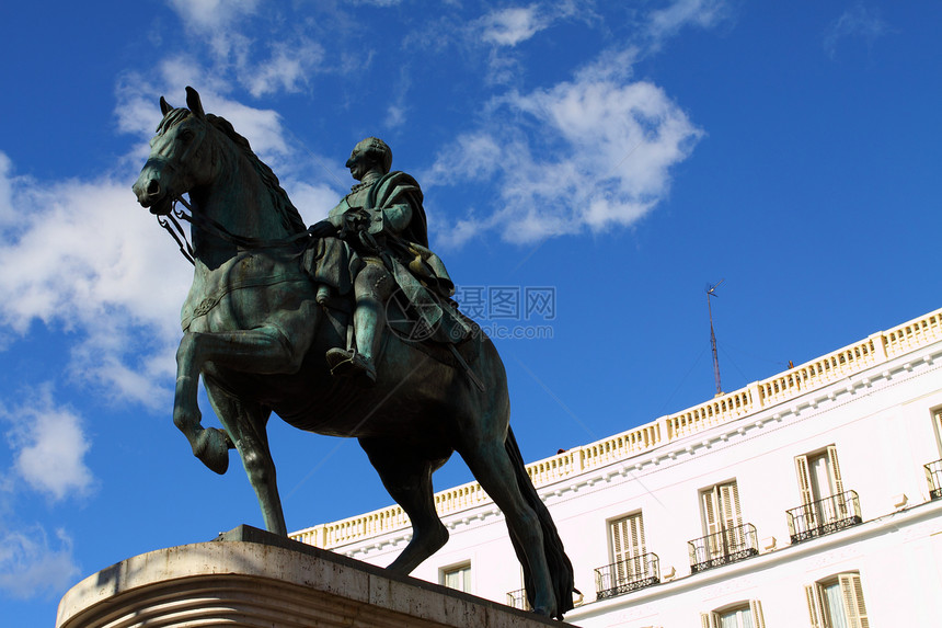 卡洛斯三世马术雕像西班牙马德里中心君主正方形石头艺术晴天首都公园雕塑运动图片