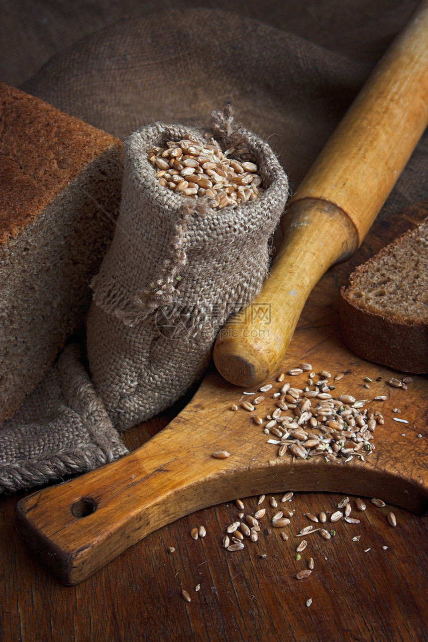 面包店里的麦子种子麻布小麦解雇玉米收成农业食物大麦面粉图片