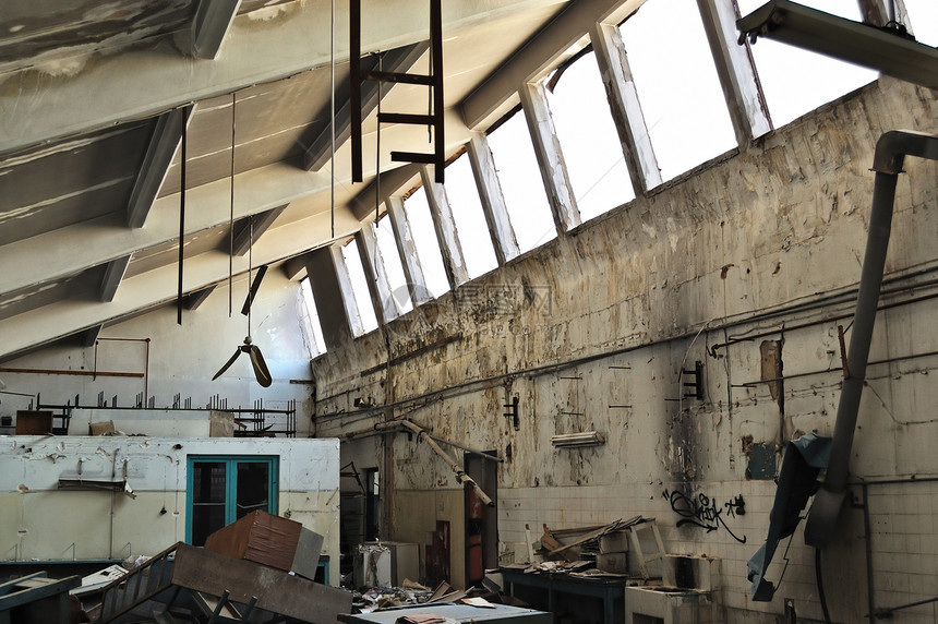 废弃的废旧工厂废墟图片