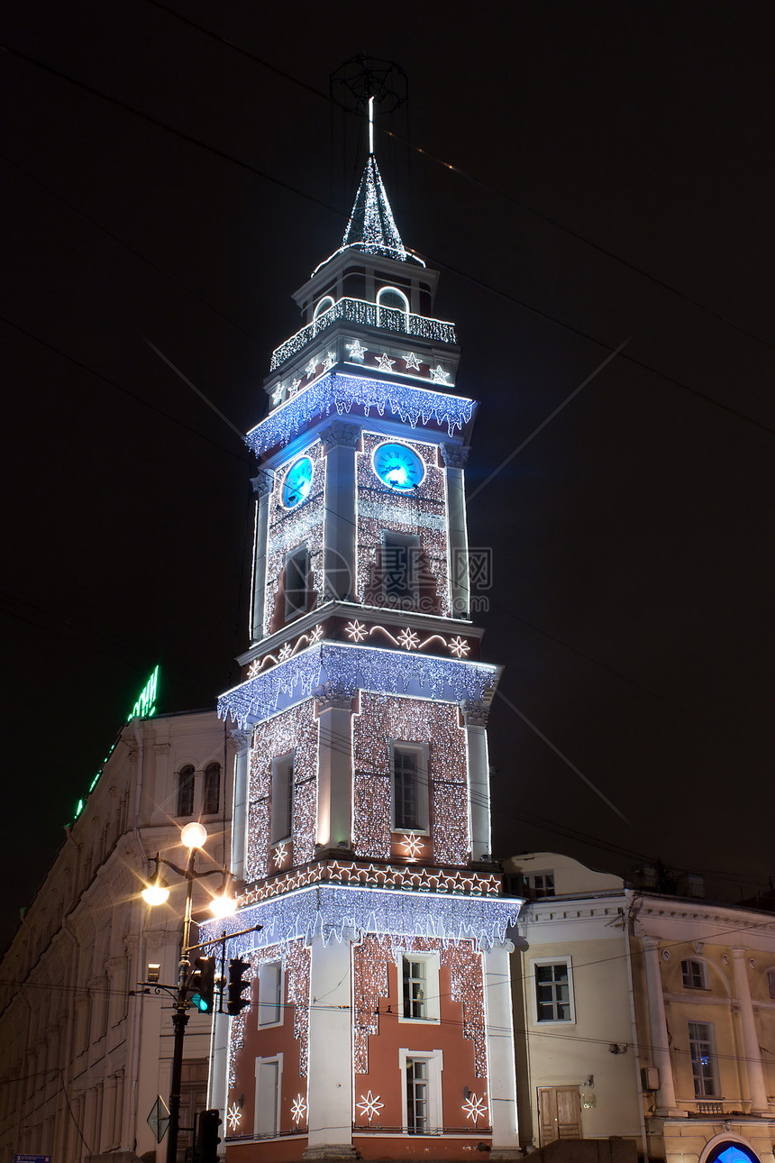 迪马塔的圣诞光辉天空灯笼照明街道建筑黑色岗楼历史城市图片