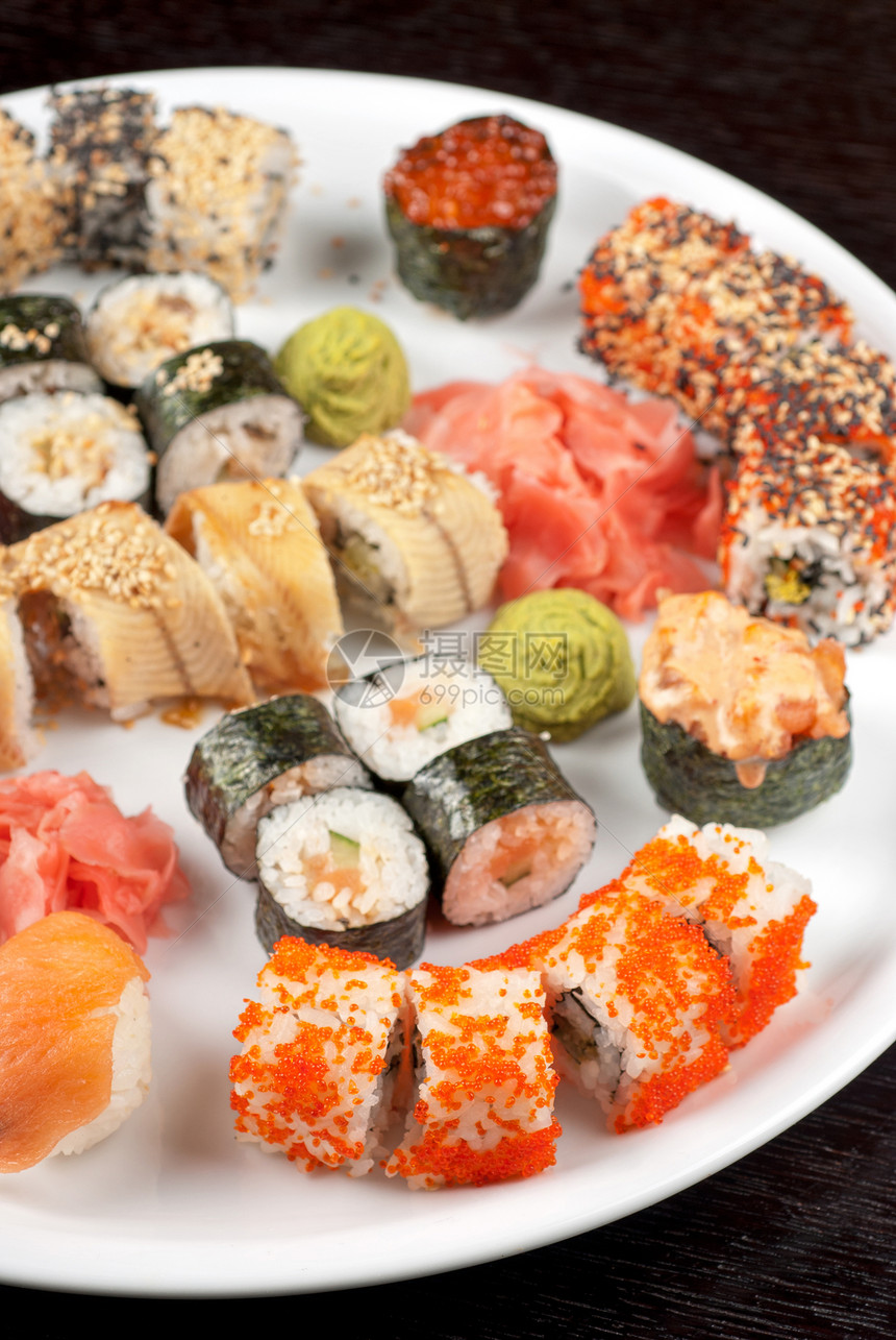 寿司成套熏制食物小吃传统鱼子美食情调美味厨房异国图片