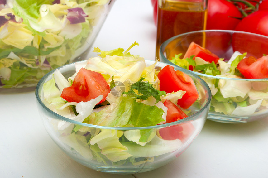 新鲜蔬菜沙拉绿色美食午餐宏观饮食营养红色生物玻璃白色图片