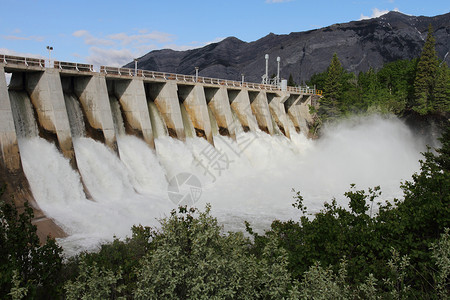 水电水坝溢流变电站力量电力水库活力电气发电机涡轮溢洪道背景图片