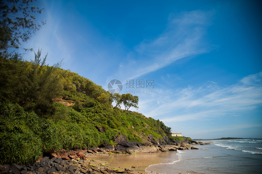 美丽的海洋海滩石头吸引力悬崖三叶草海岸线苔藓海岸绿色波浪岩石图片